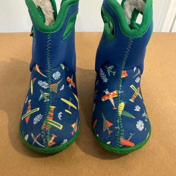 Baby Bogs insulated waterproof boots, Airplanes print, toddler size 6 - Picture 3 of 6
